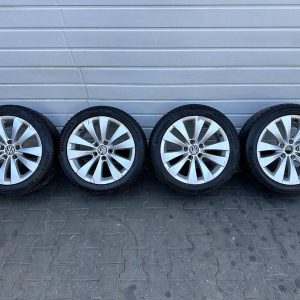 Kola 235/45 R17 zimní pneu 7,2mm DOT2622 8Jx17H2 ET41 3C8601025A S5VX3T84504 Kola 235/45 R17 zimní pneu 7,2mm DOT2622 8Jx17H2 ET41 3C8601025A S5VX3T84504