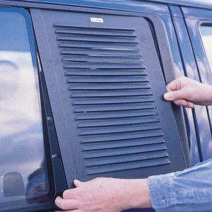 Mřížky větrací okenní Airvent pro Opel Movano B a Renault Master III od 2014 (sada 2 ks do předních oken kabiny řidiče a spolujezdce, hliník, černá) 304984